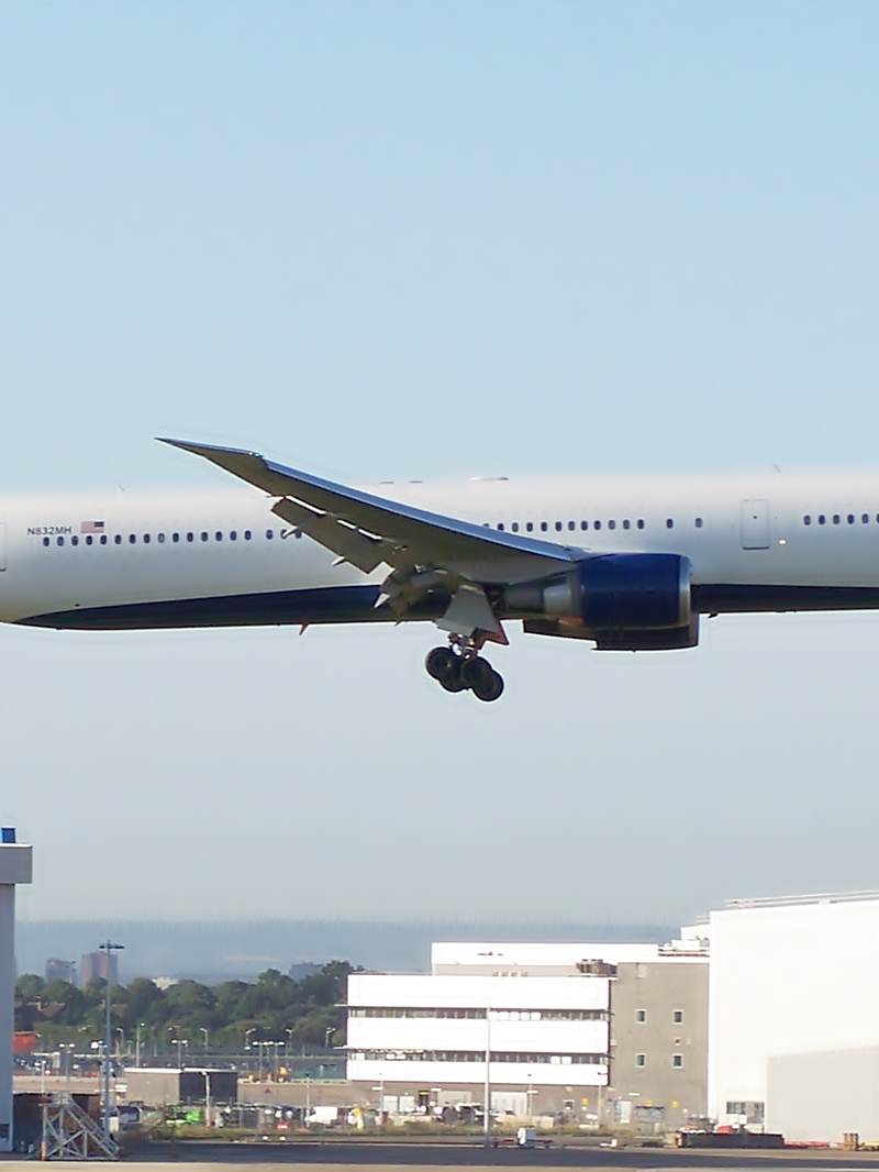 N832MH - Twin-engine aircraft