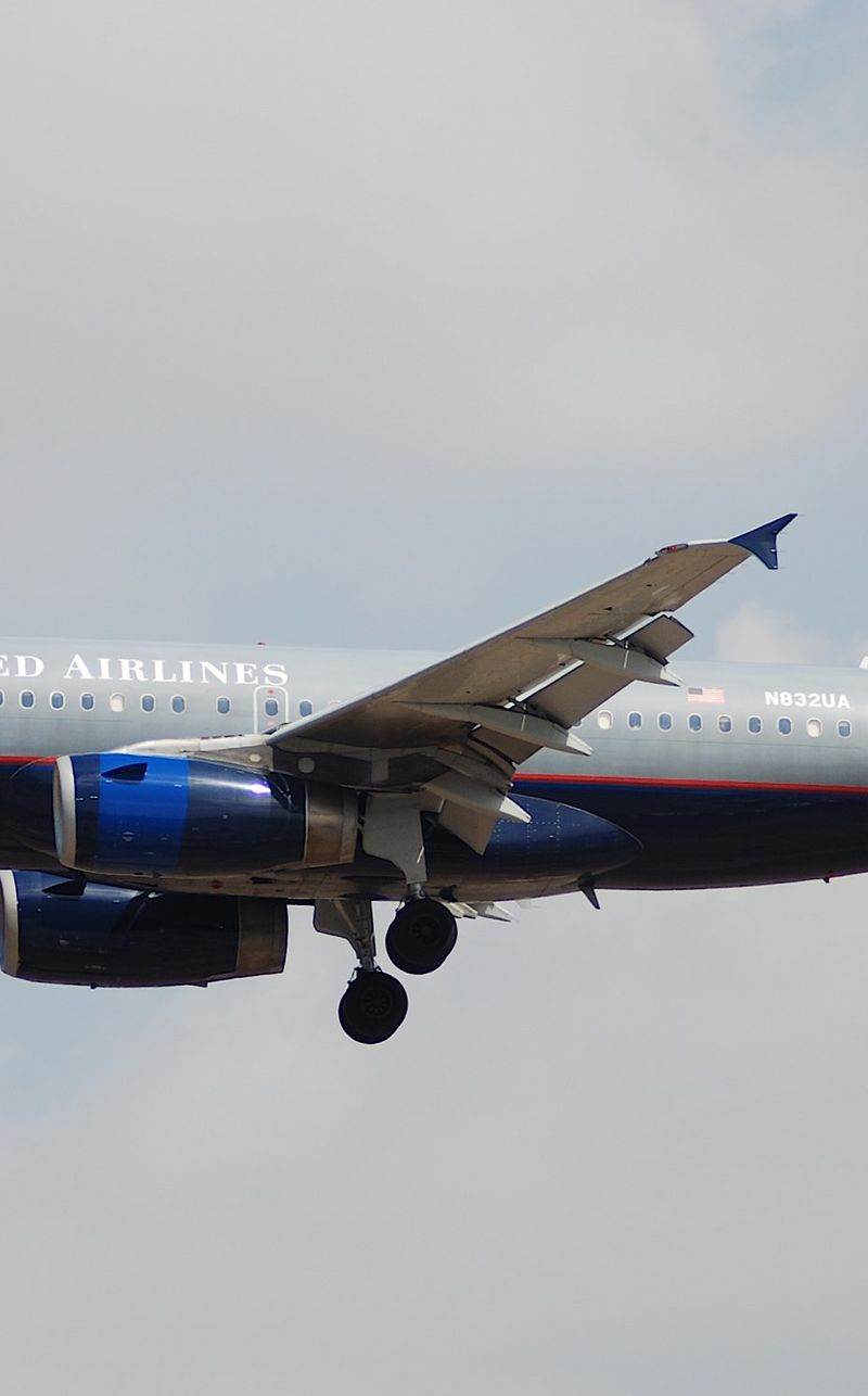 N832UA - Airbus