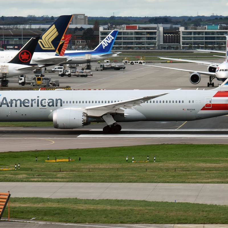 N833AA - Boeing
