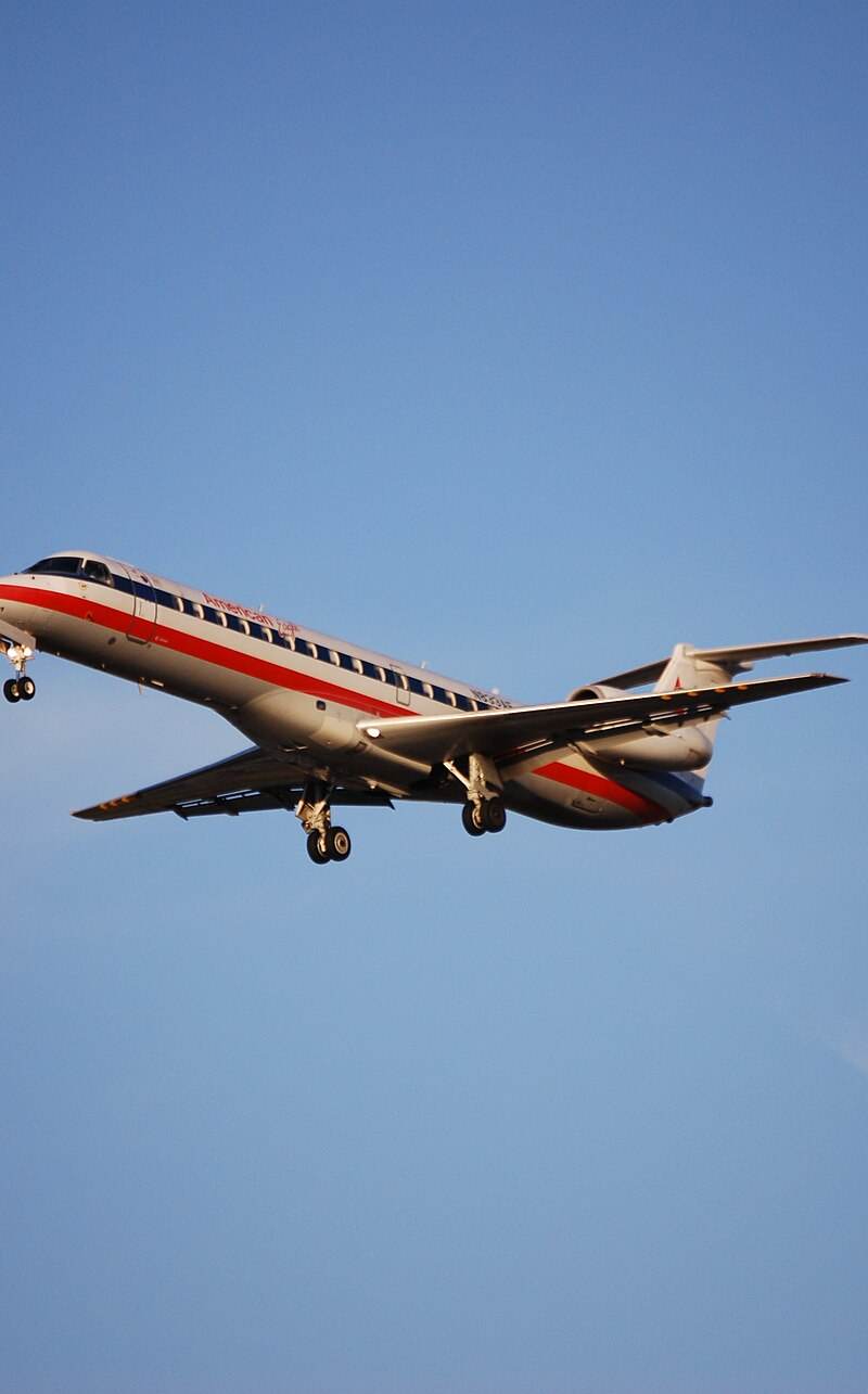 N833AE - Twin-engine aircraft