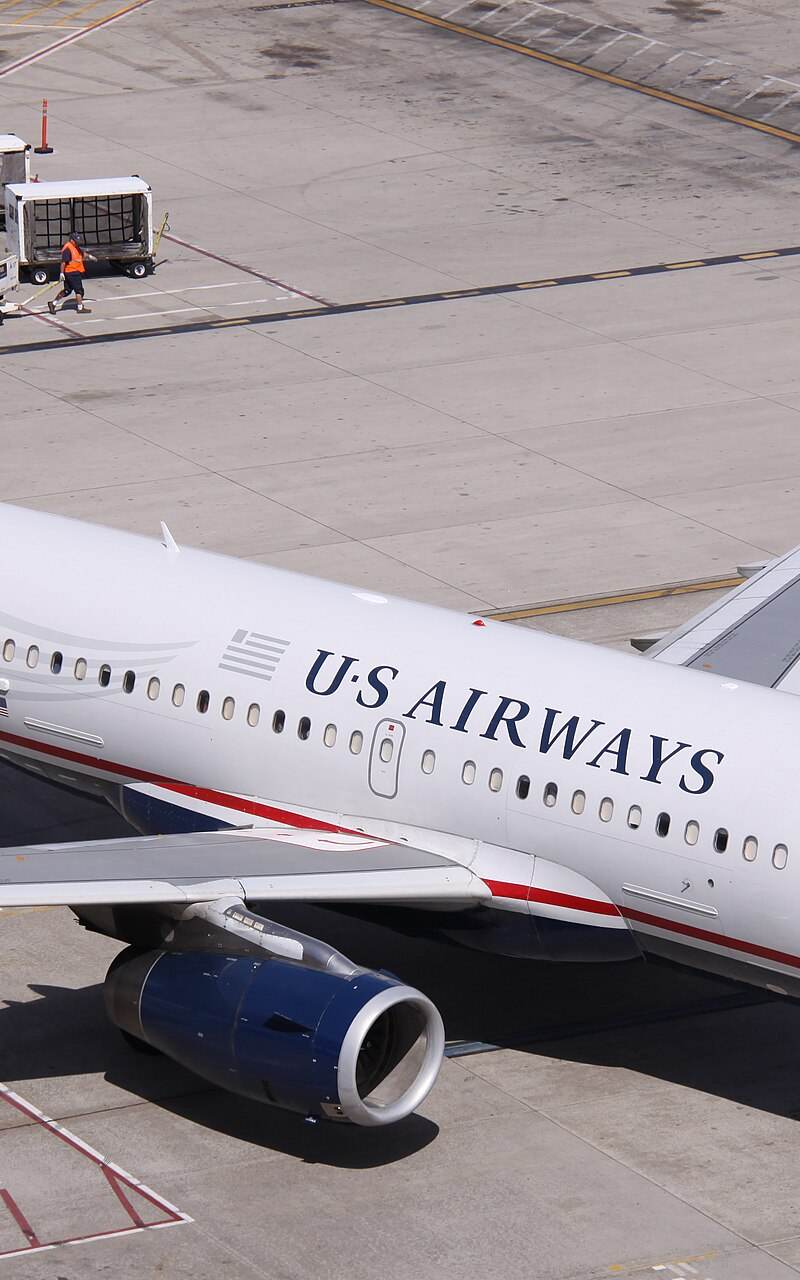 N833AW - Twin-engine aircraft