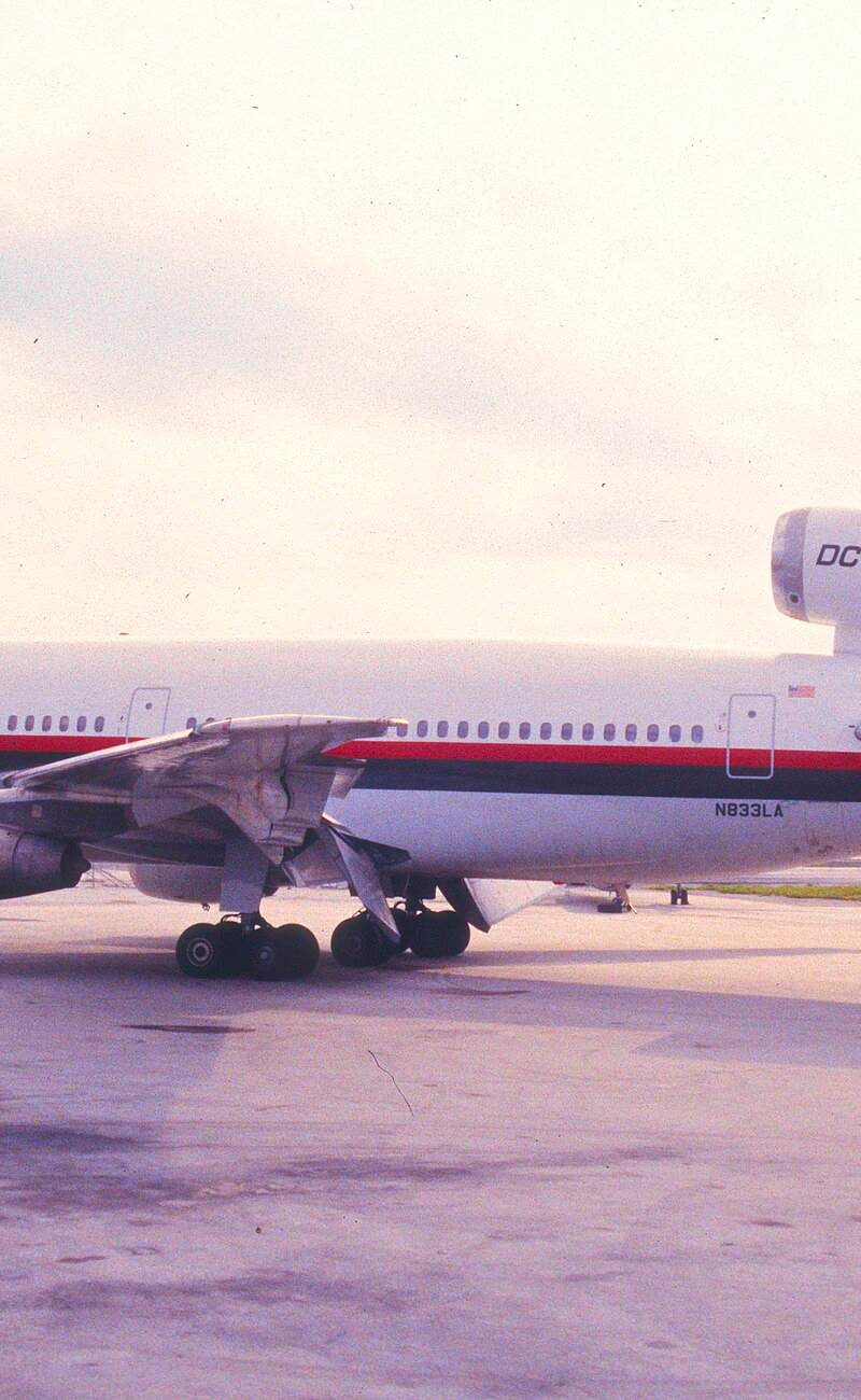 N833LA - Douglas