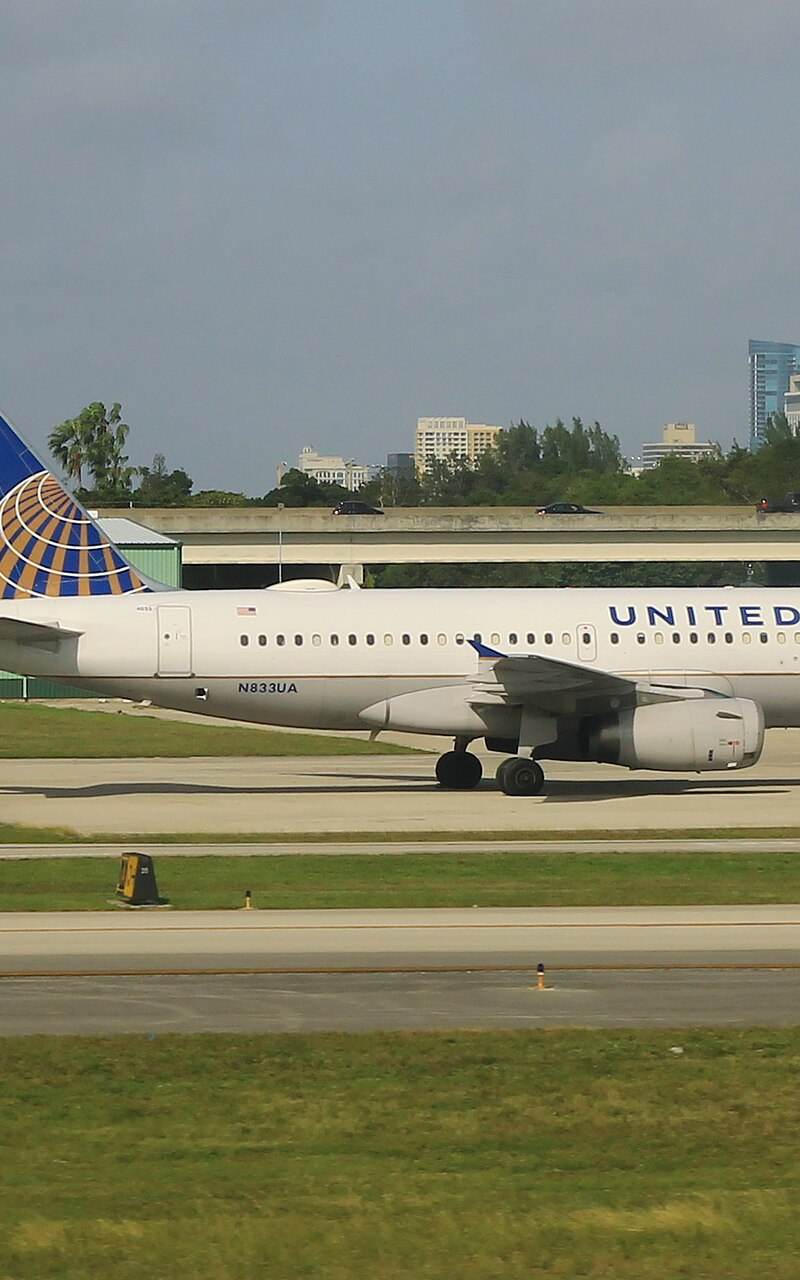 N833UA - Airbus