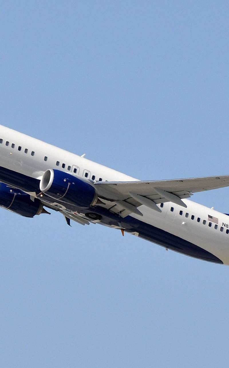 N834DN - Twin-engine aircraft