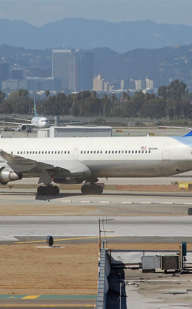 N834MH - Twin-engine aircraft