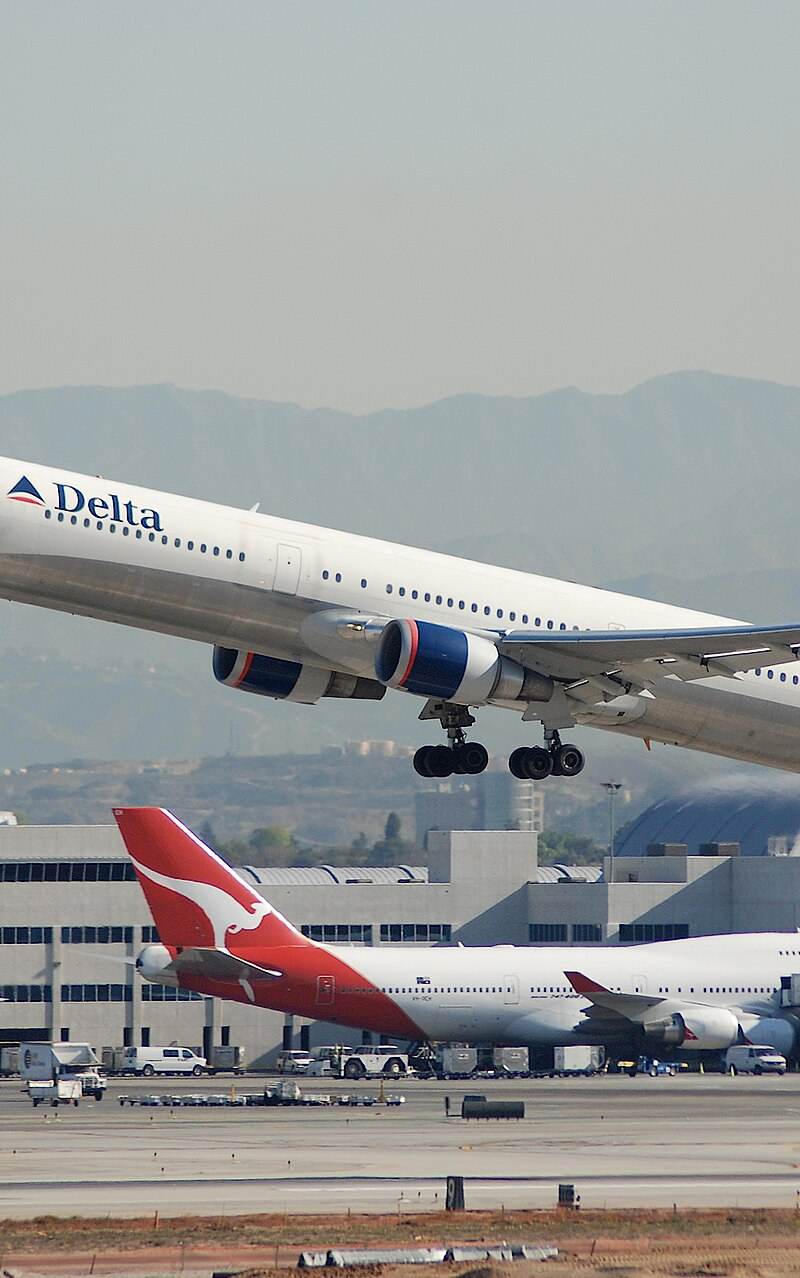 N834MH - Twin-engine aircraft