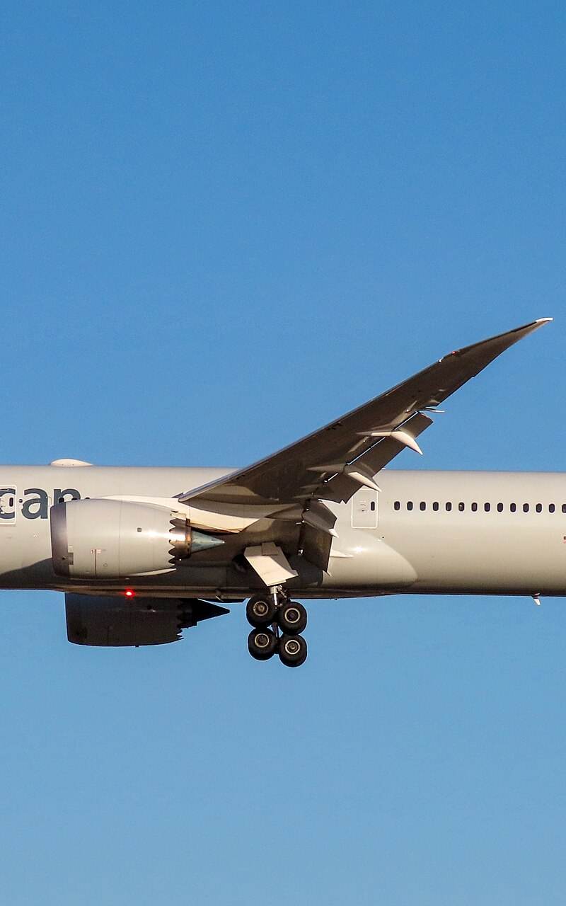 N835AN - Twin-engine aircraft
