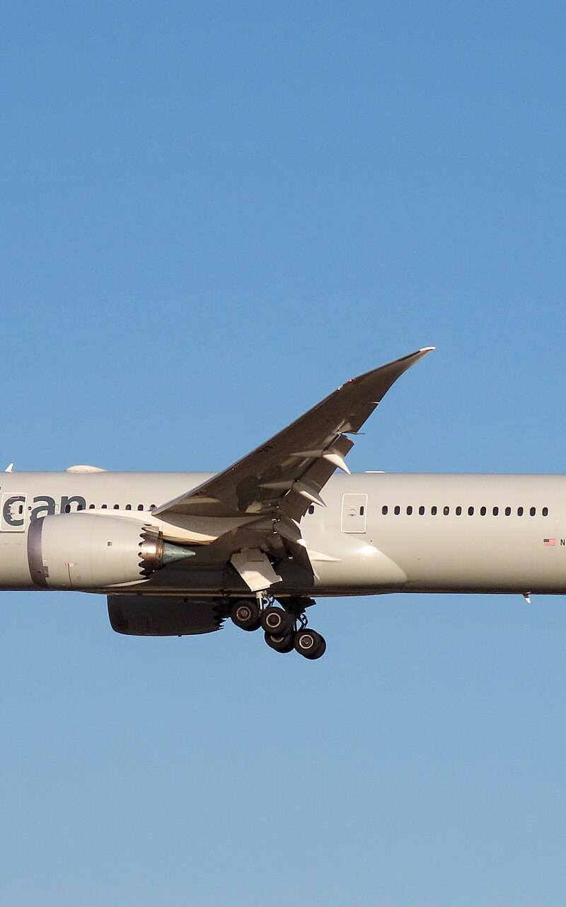 N835AN - Twin-engine aircraft