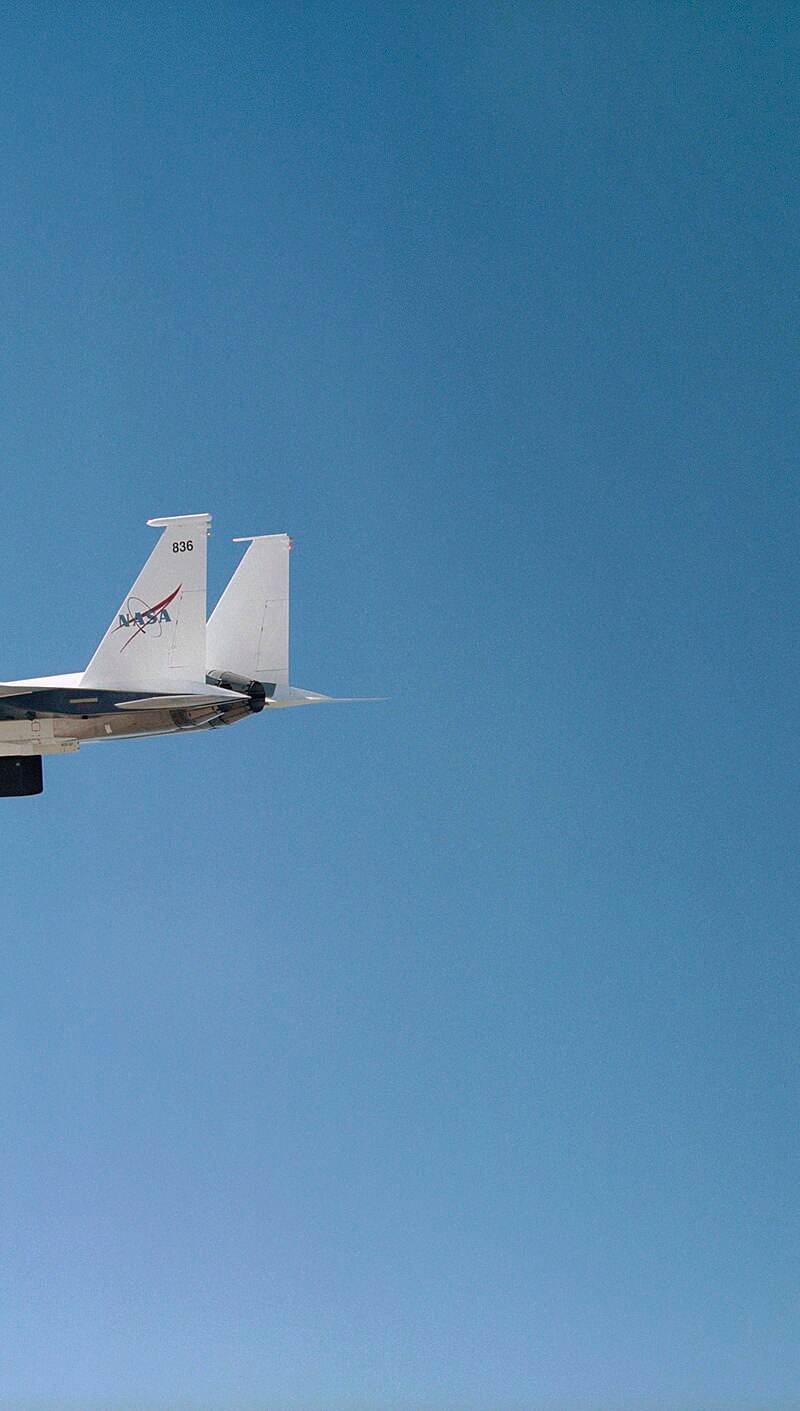 N836NA - Twin-engine aircraft