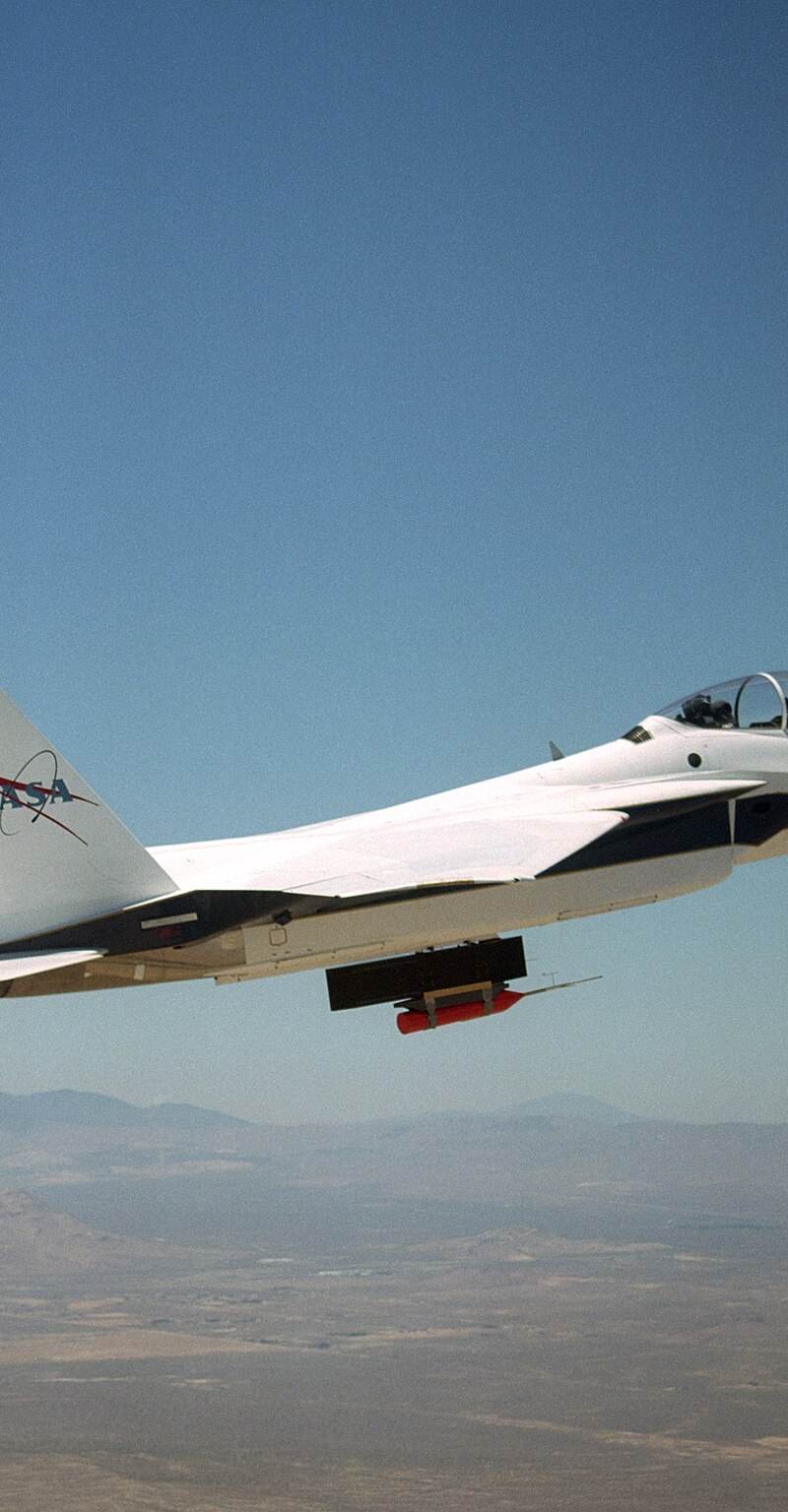 N836NA - Twin-engine aircraft