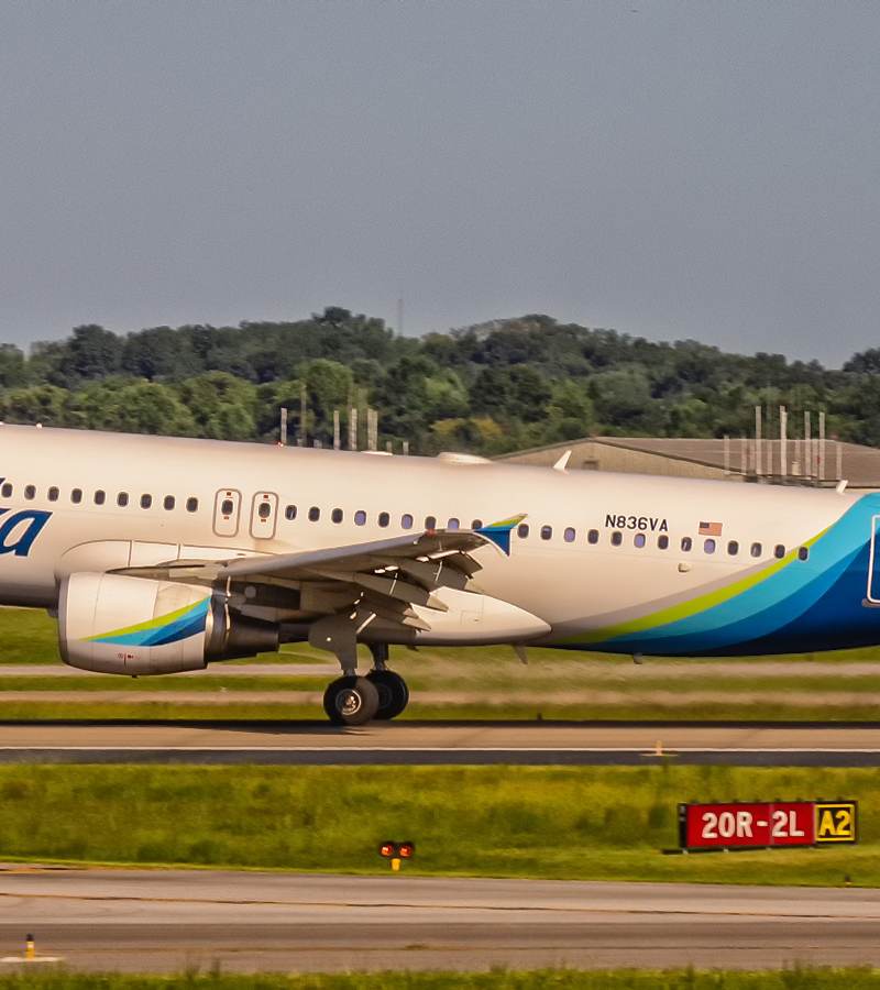 N836VA - Twin-engine aircraft