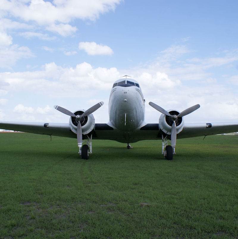 N839M - Twin-engine aircraft
