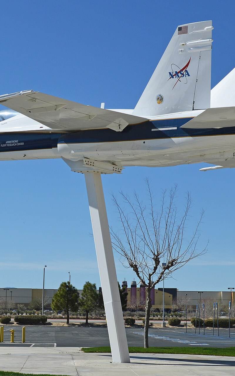 N842NA - Twin-engine aircraft