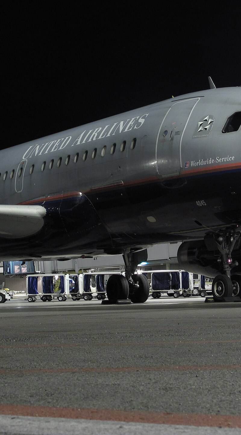 N845UA - Aircraft