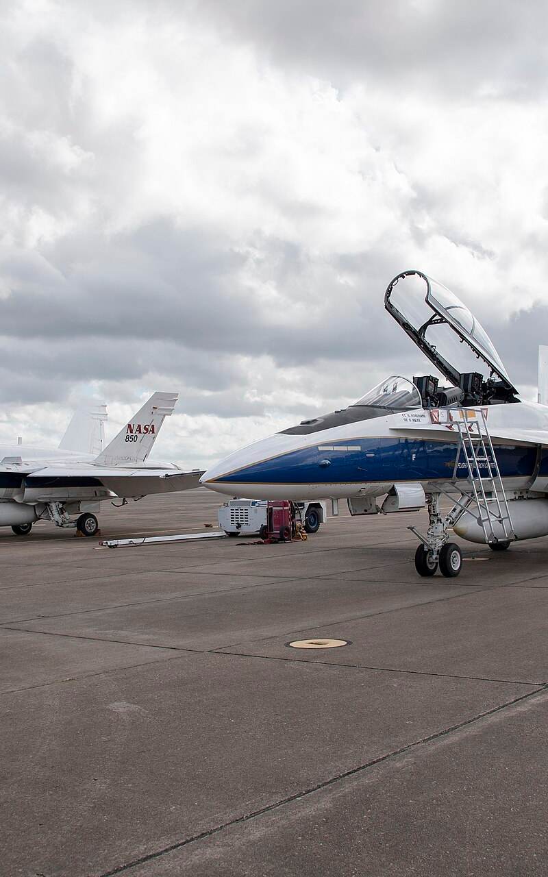 N846NA - Twin-engine aircraft