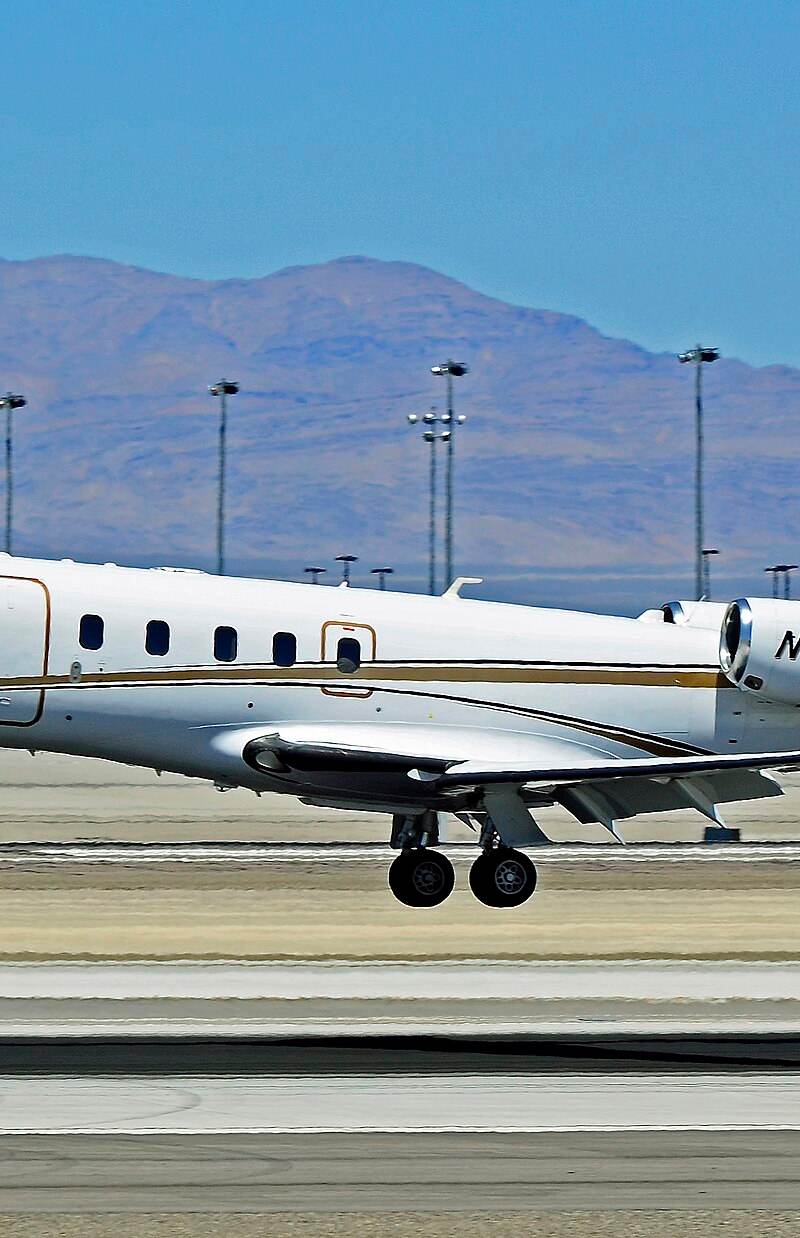 N100GY - Business jet