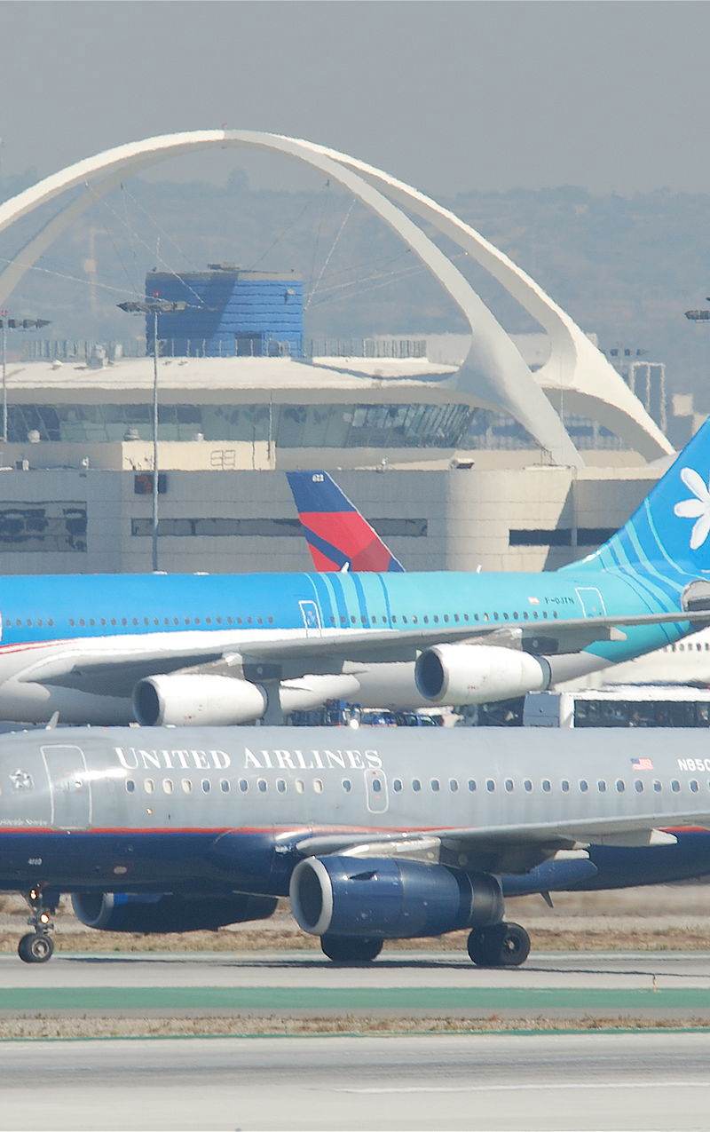 N850UA - Twin-engine aircraft