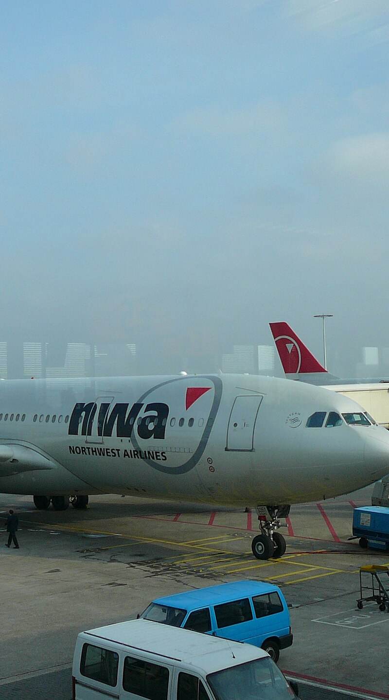 N851NW - Twin-engine aircraft