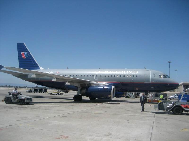 N852UA - Aircraft