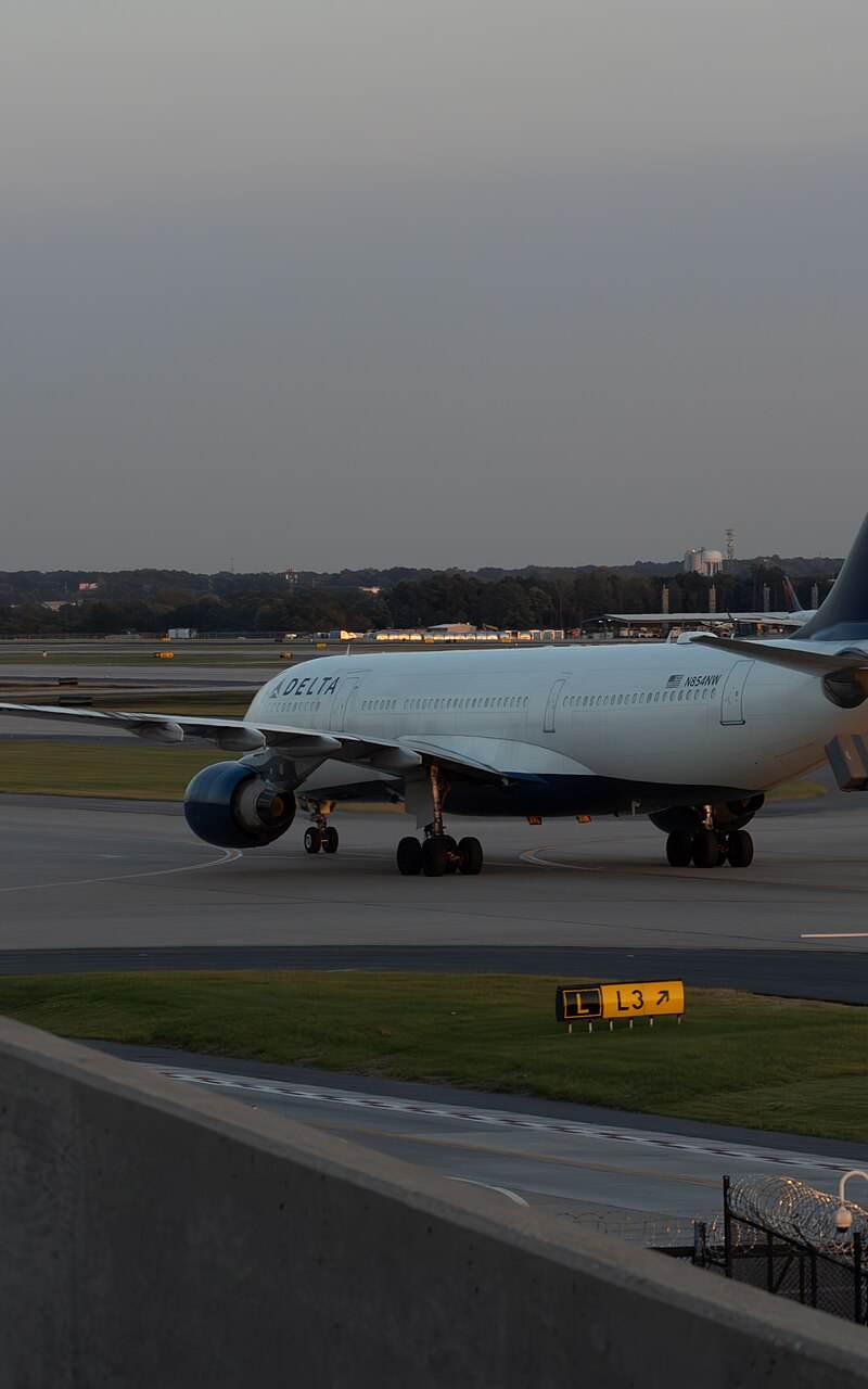 N854NW - Twin-engine aircraft