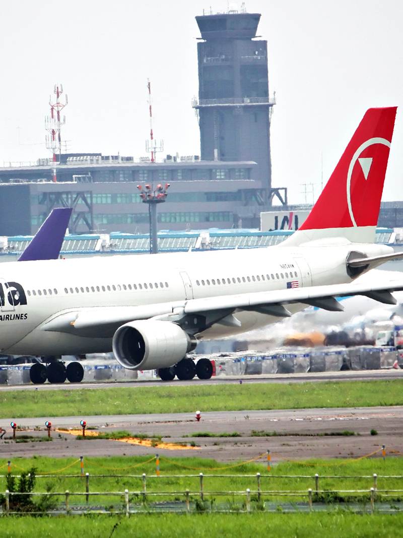 N854NW - Twin-engine aircraft