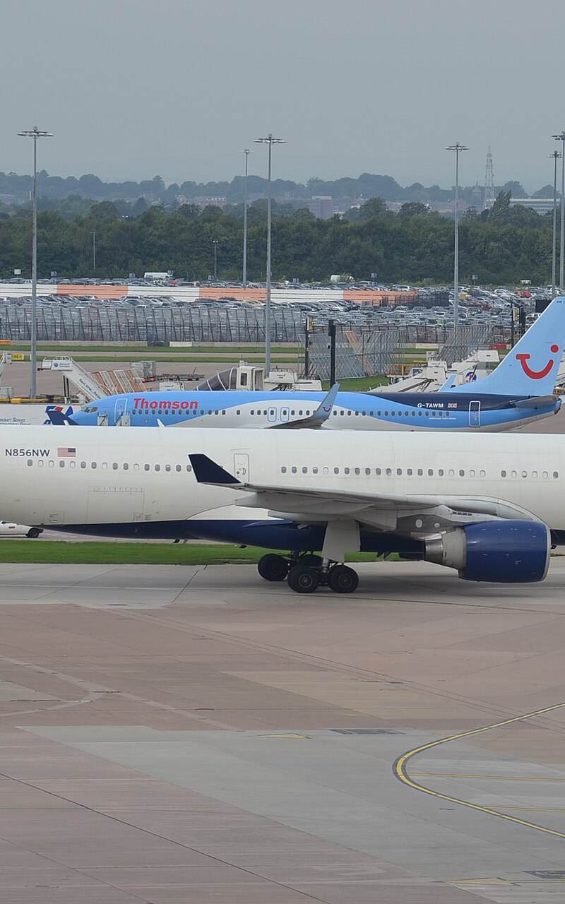 N856NW - Twin-engine aircraft