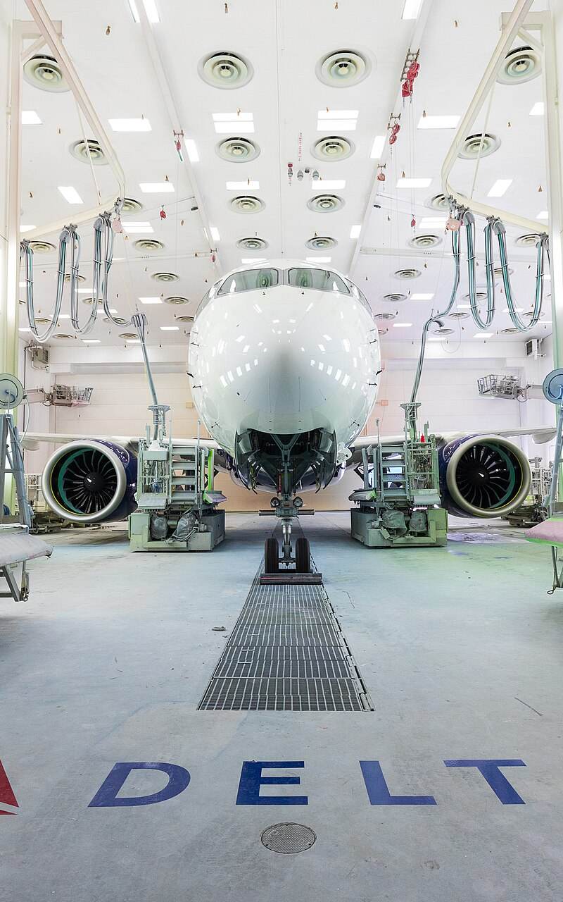 N101DU - Twin-engine aircraft