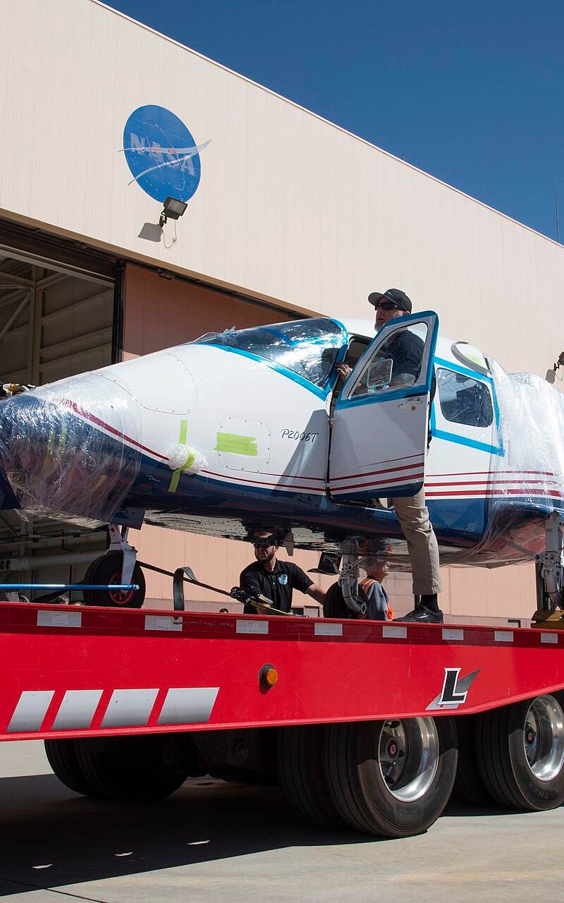 N857NA - Twin-engine aircraft