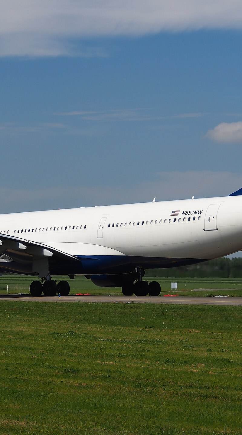N857NW - Twin-engine aircraft