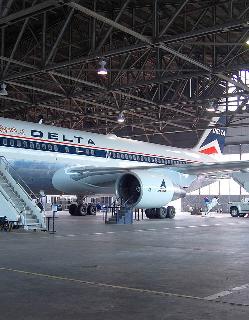 N102DA - Twin-engine aircraft
