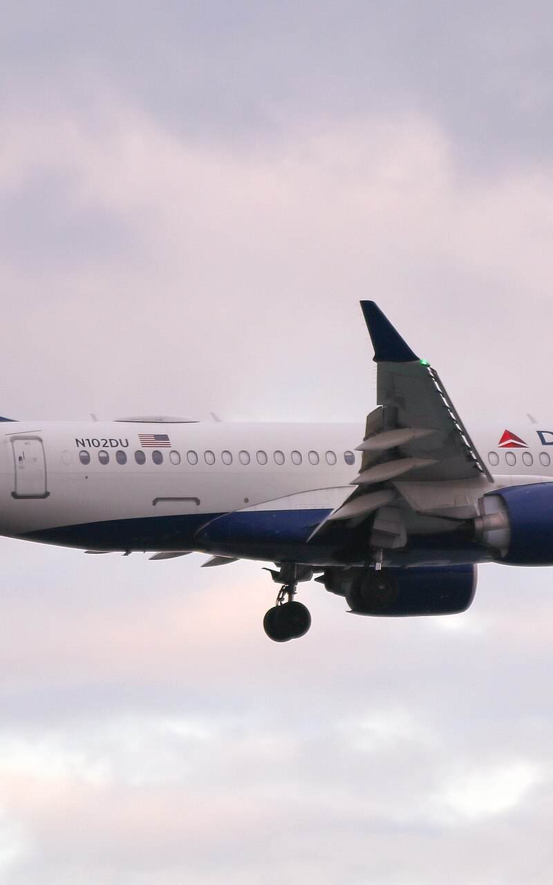N102DU - Twin-engine aircraft