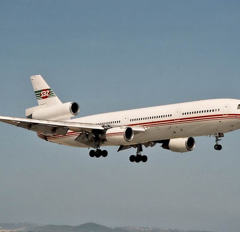 N102UA - Douglas