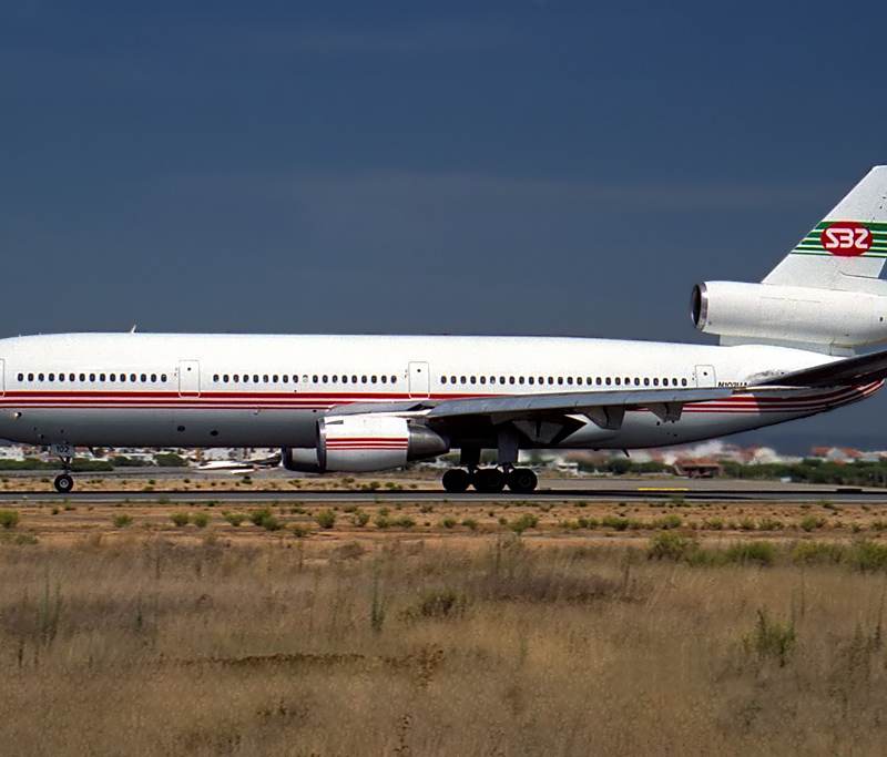 N102UA - Aircraft