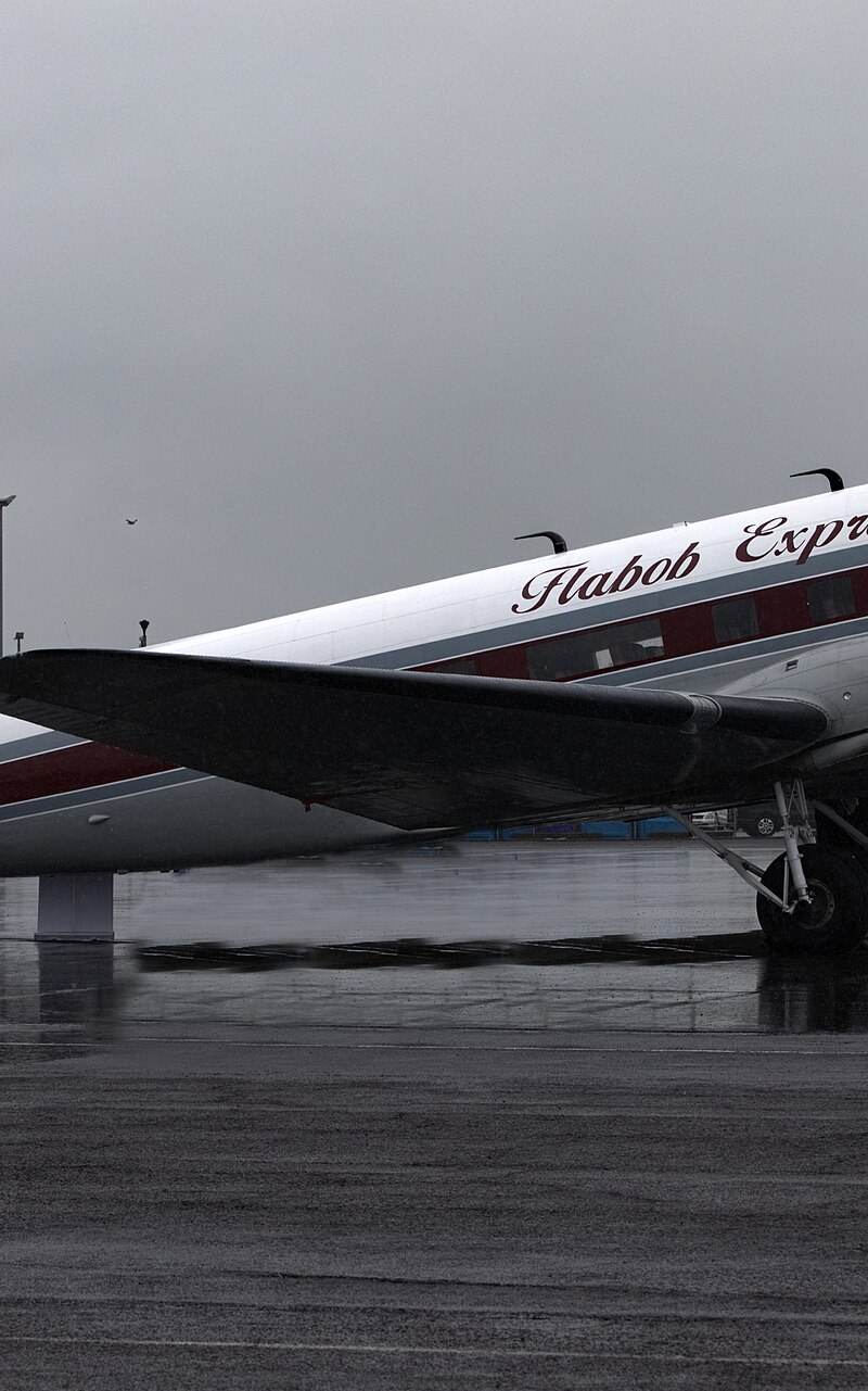 N103NA - Douglas
