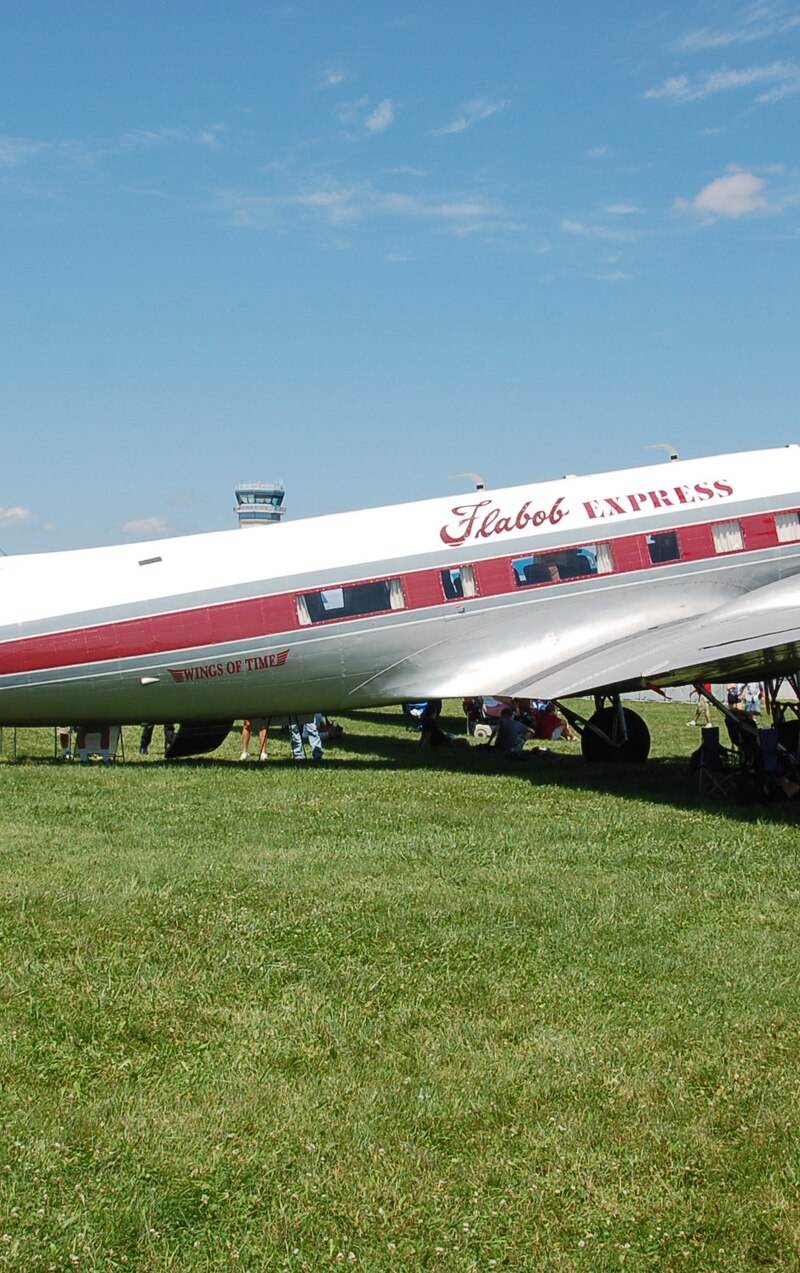N103NA - Douglas