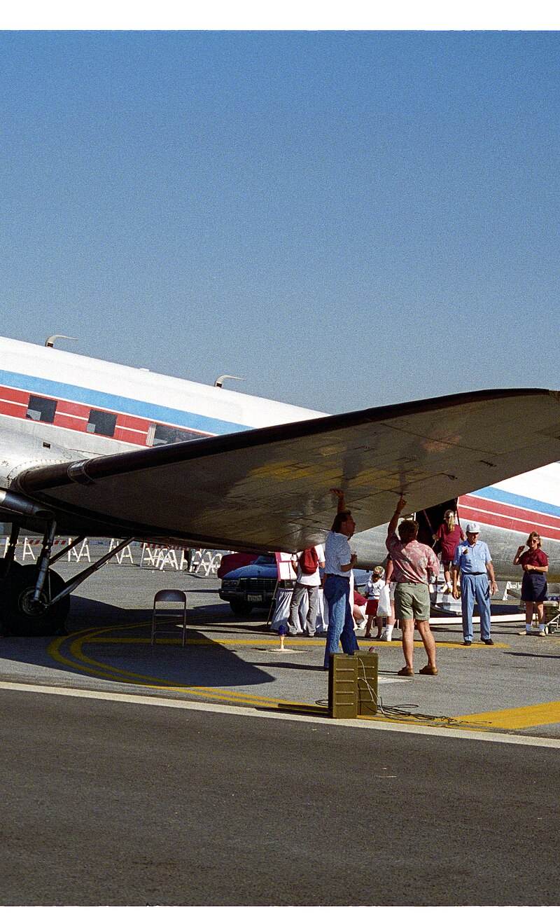 N103NA - Douglas