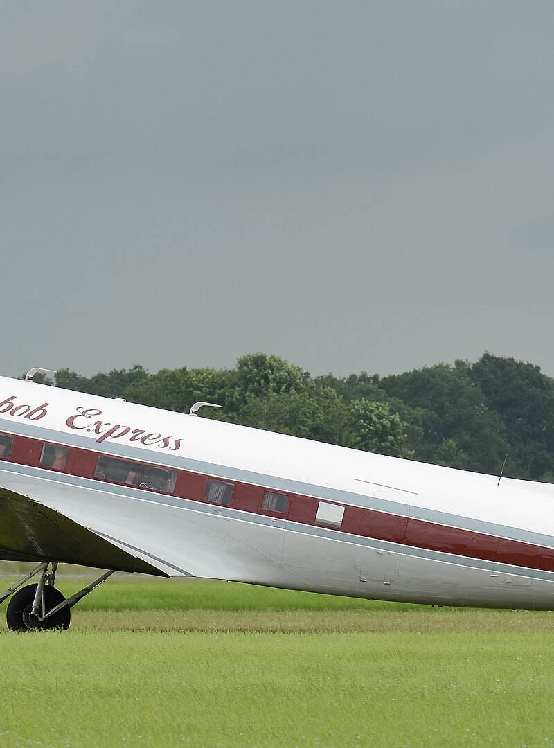 N103NA - Douglas