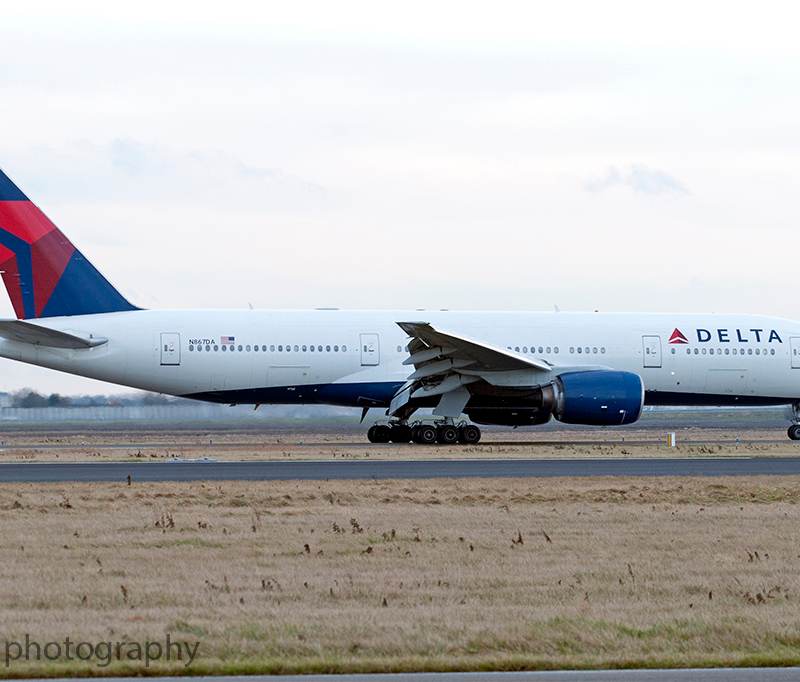 N867DA - Twin-engine aircraft