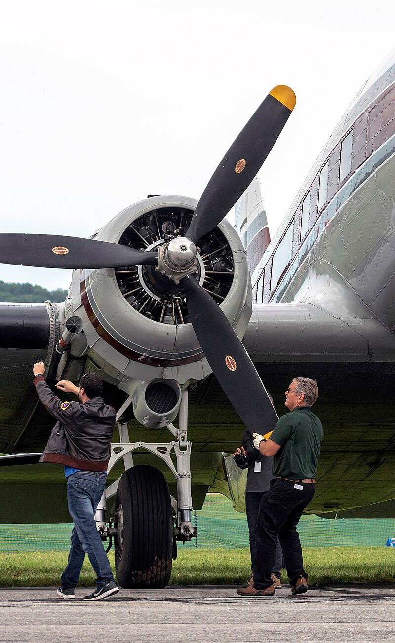 N103NA - Douglas