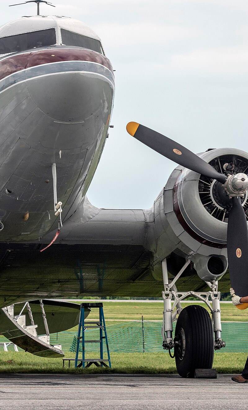 N103NA - Douglas
