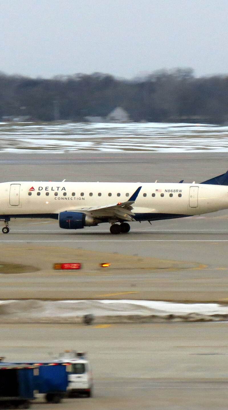 N868RW - Embraer