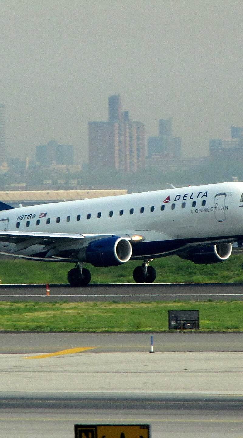 N871RW - Embraer