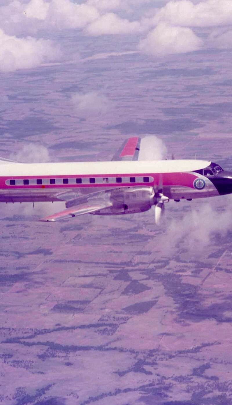 N104 - Twin-engine aircraft