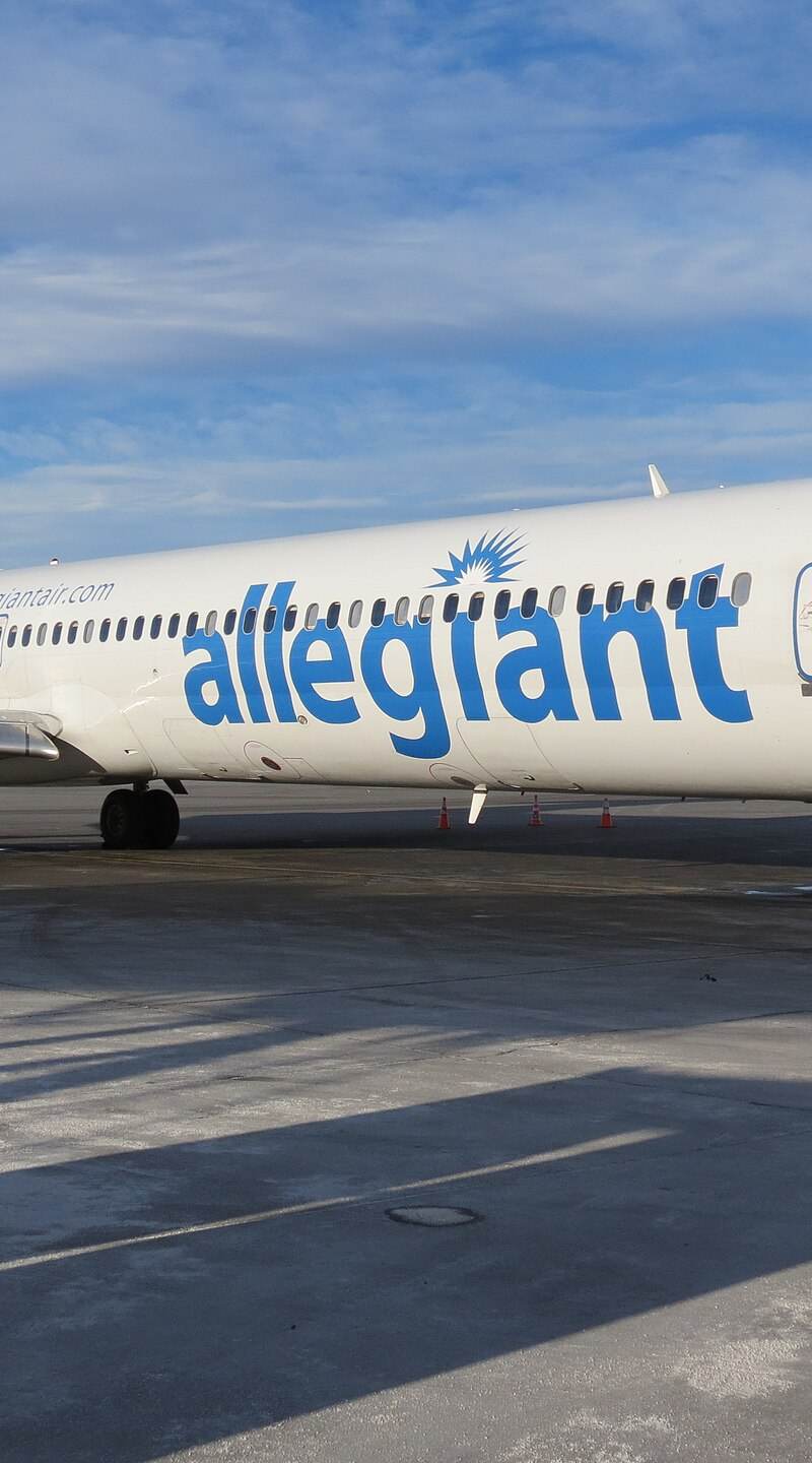 N877GA - Douglas