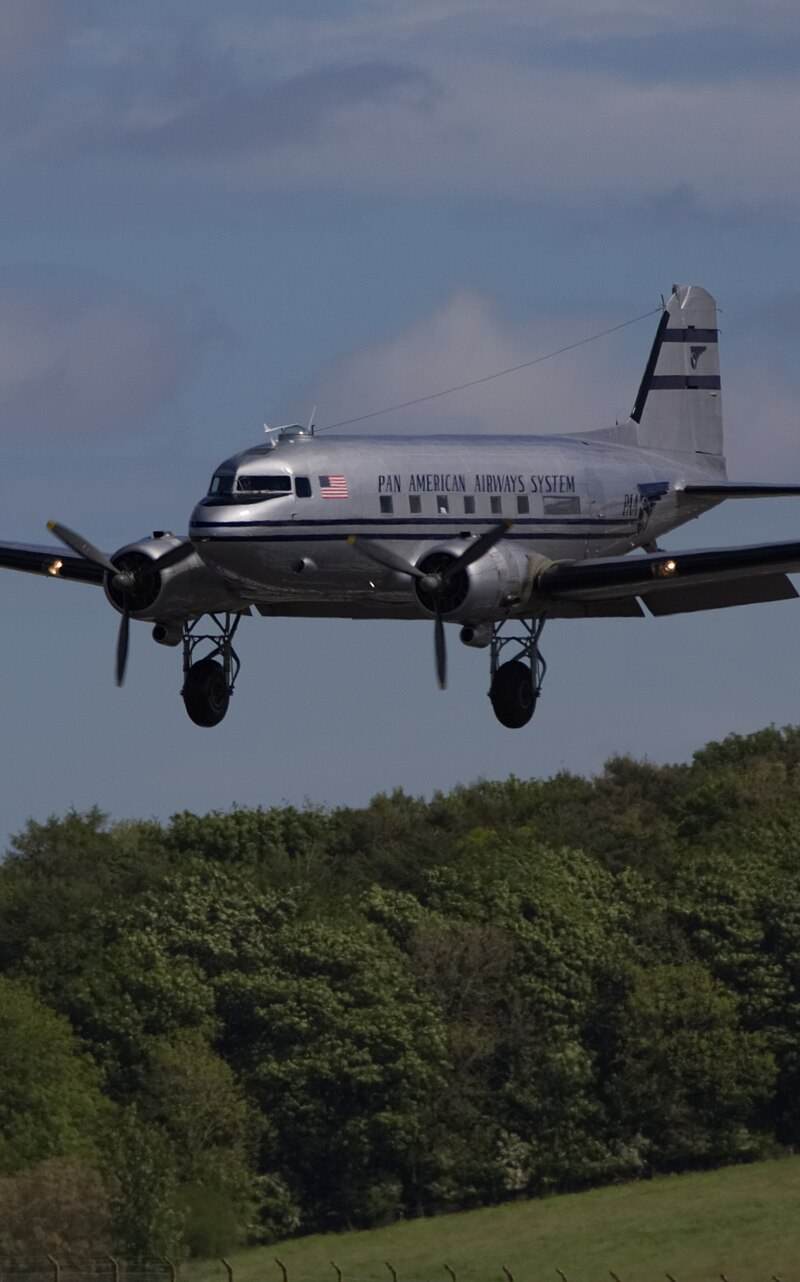 N877MG - Douglas