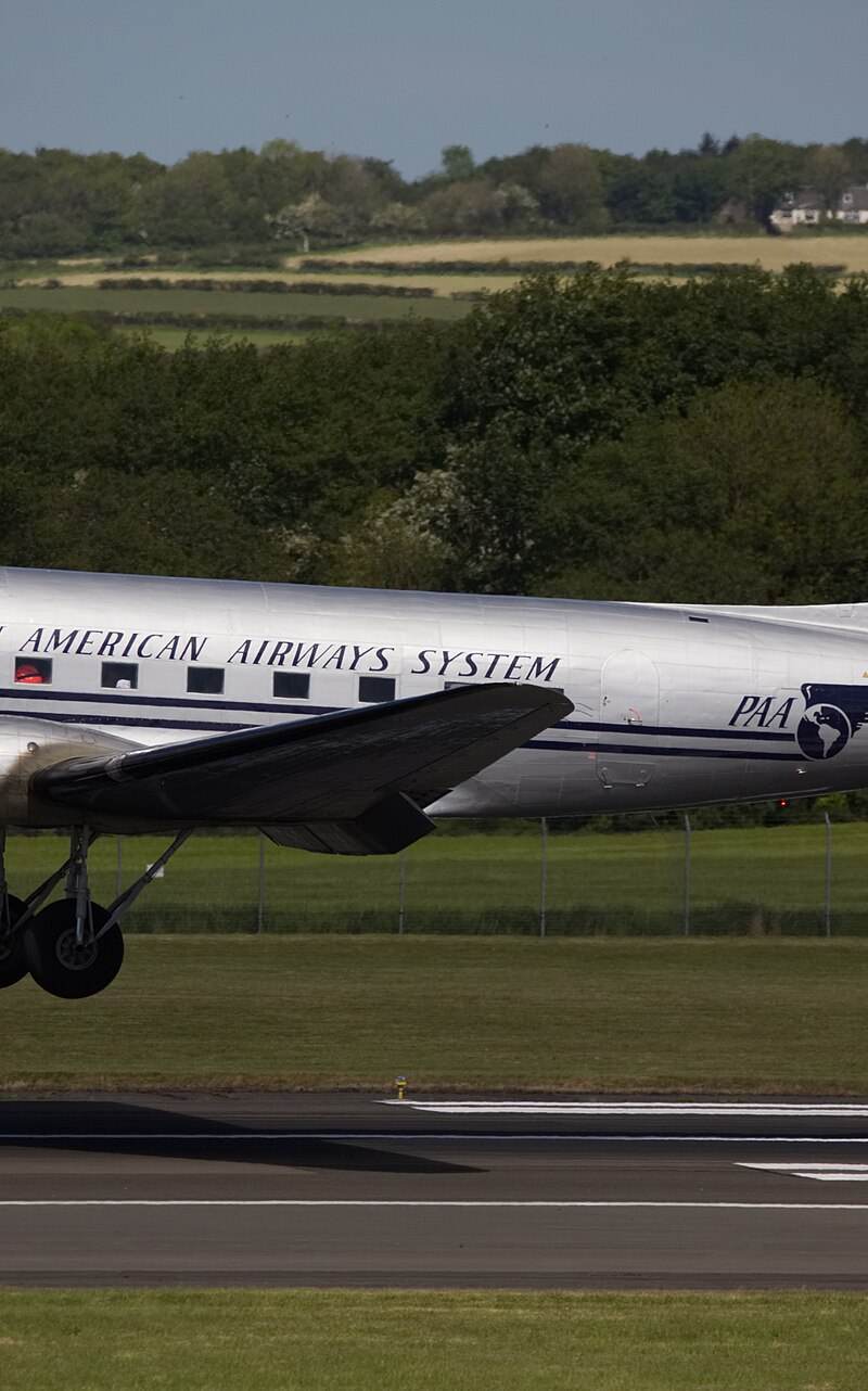 N877MG - Douglas