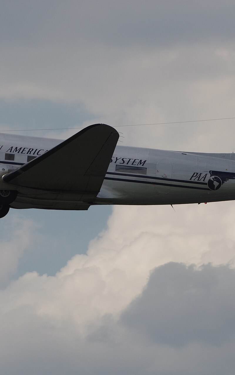 N877MG - Twin-engine aircraft