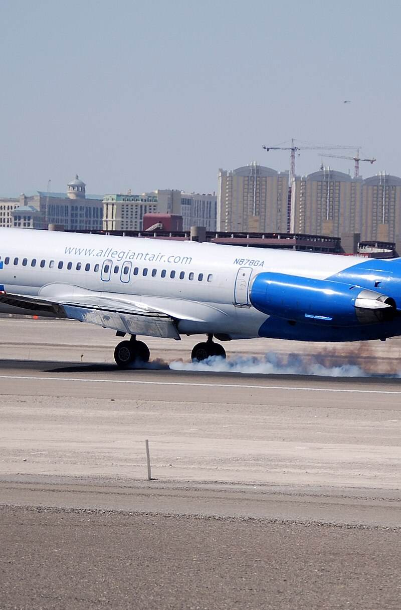 N878GA - Douglas