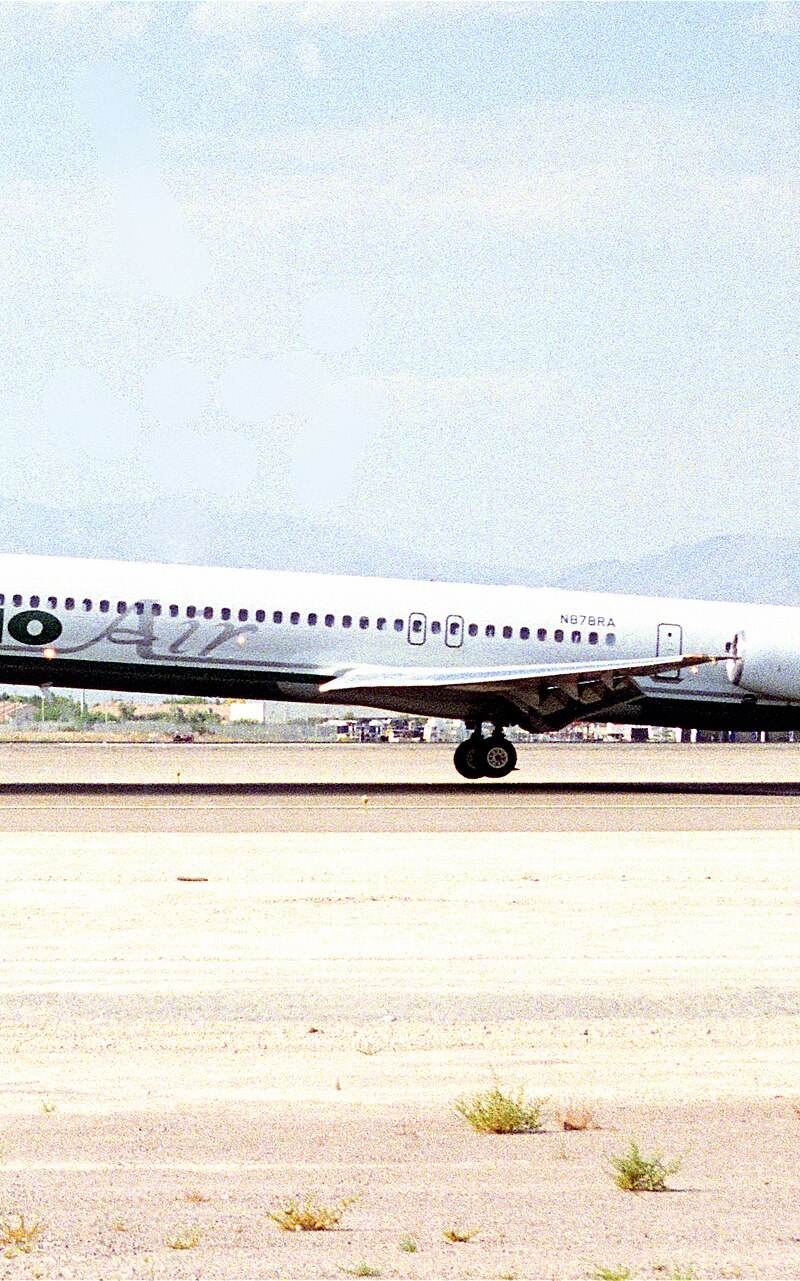 N878RA - Douglas