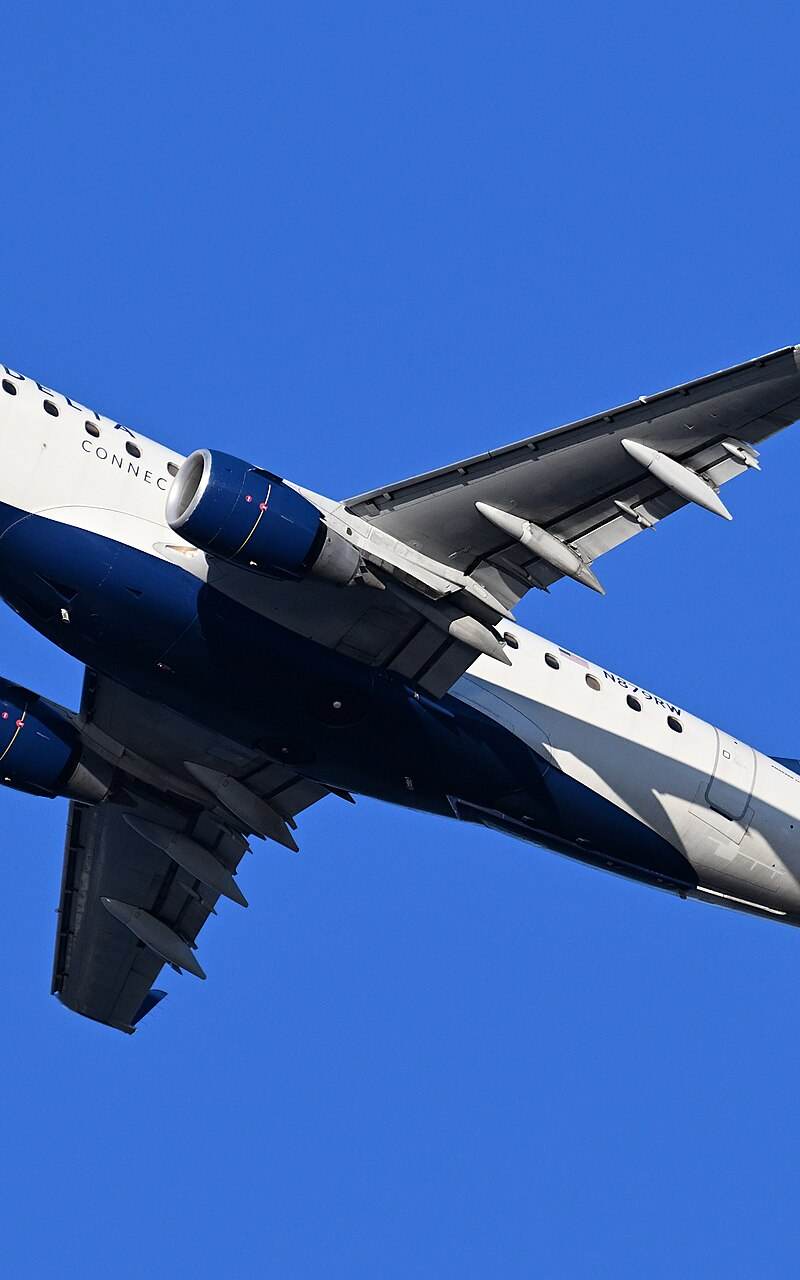 N879RW - Embraer